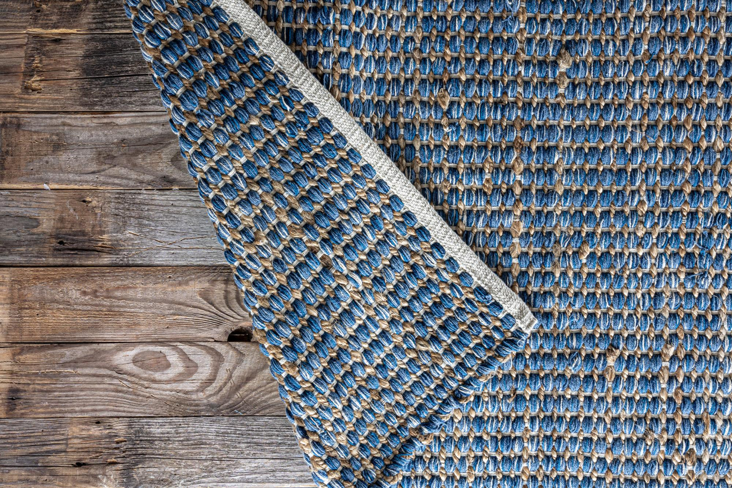 Top 30 Blue Rugs Under £200 for Your Living Room - Greenlane Furnishing