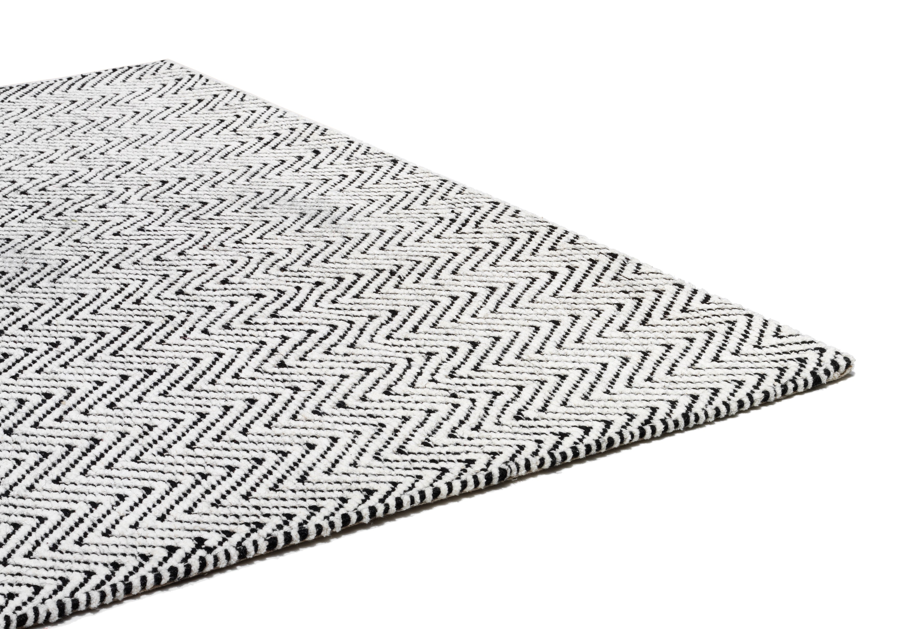 Ives Black / White Rug