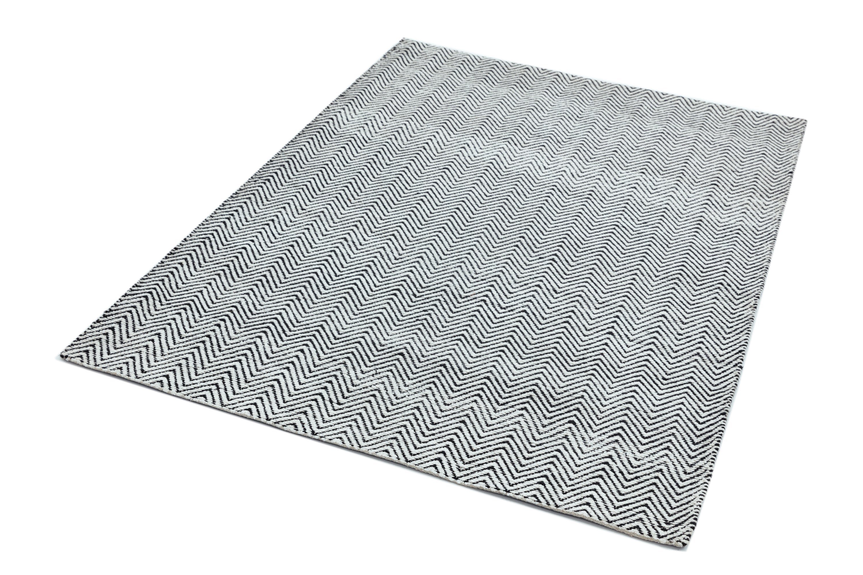 Ives Black / White Rug