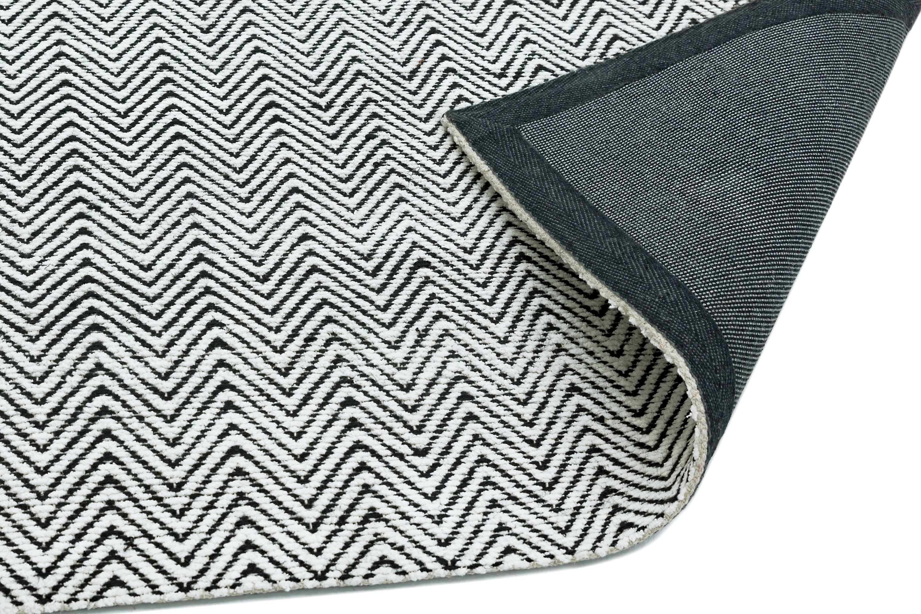 Ives Black / White Rug