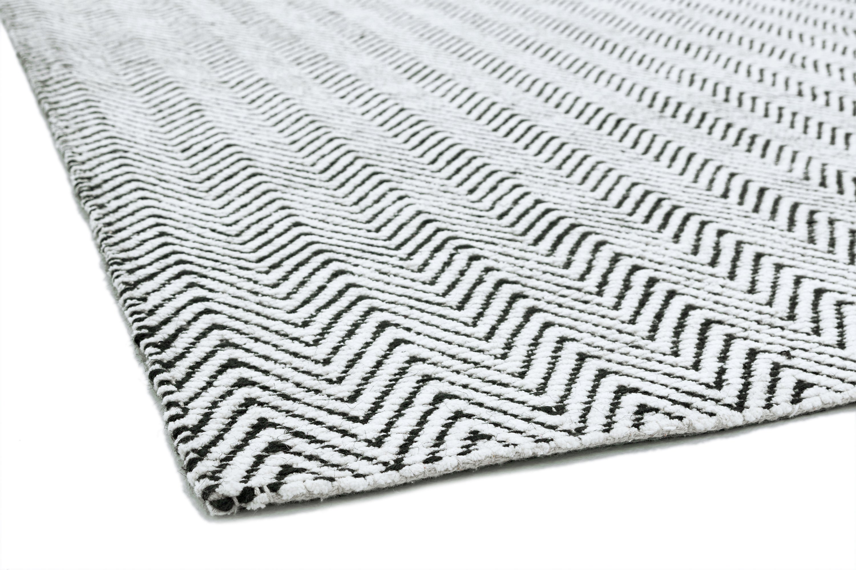 Ives Black / White Rug