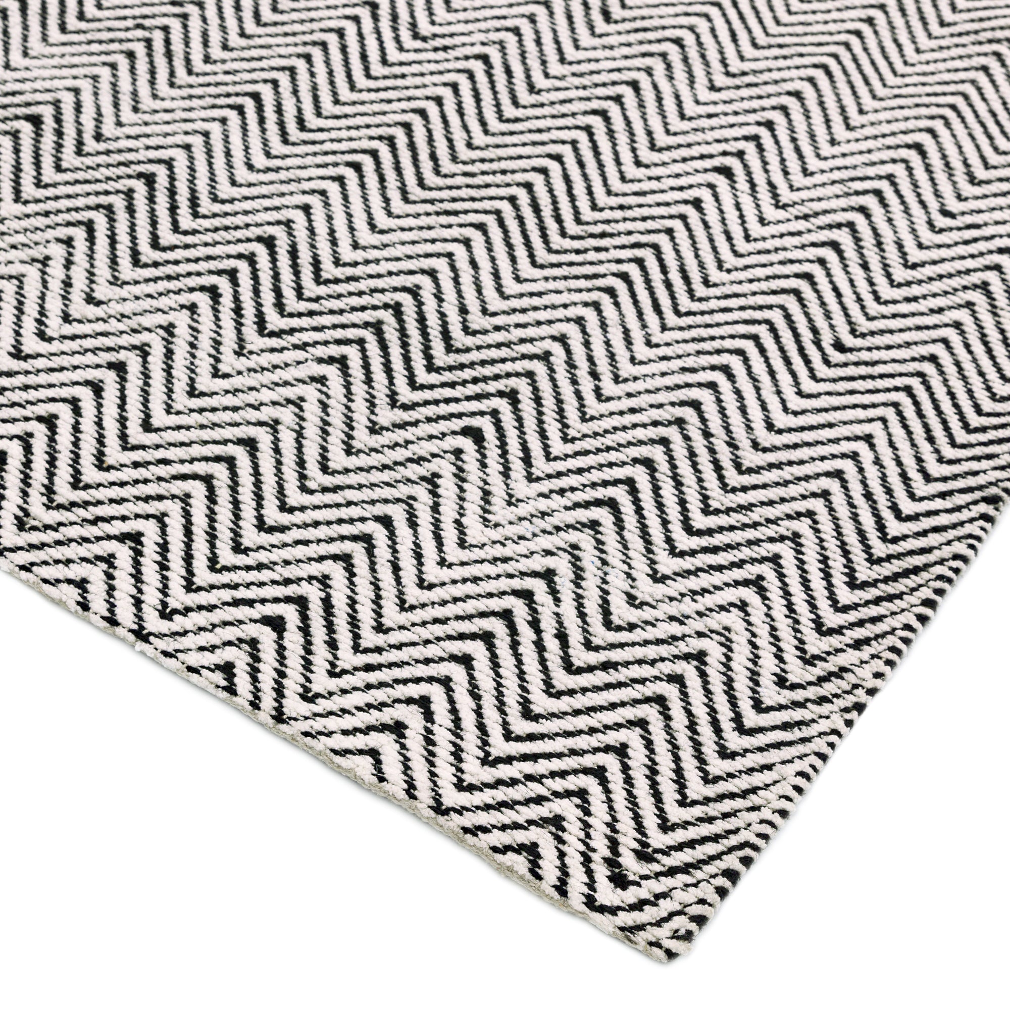 Ives Black / White Rug