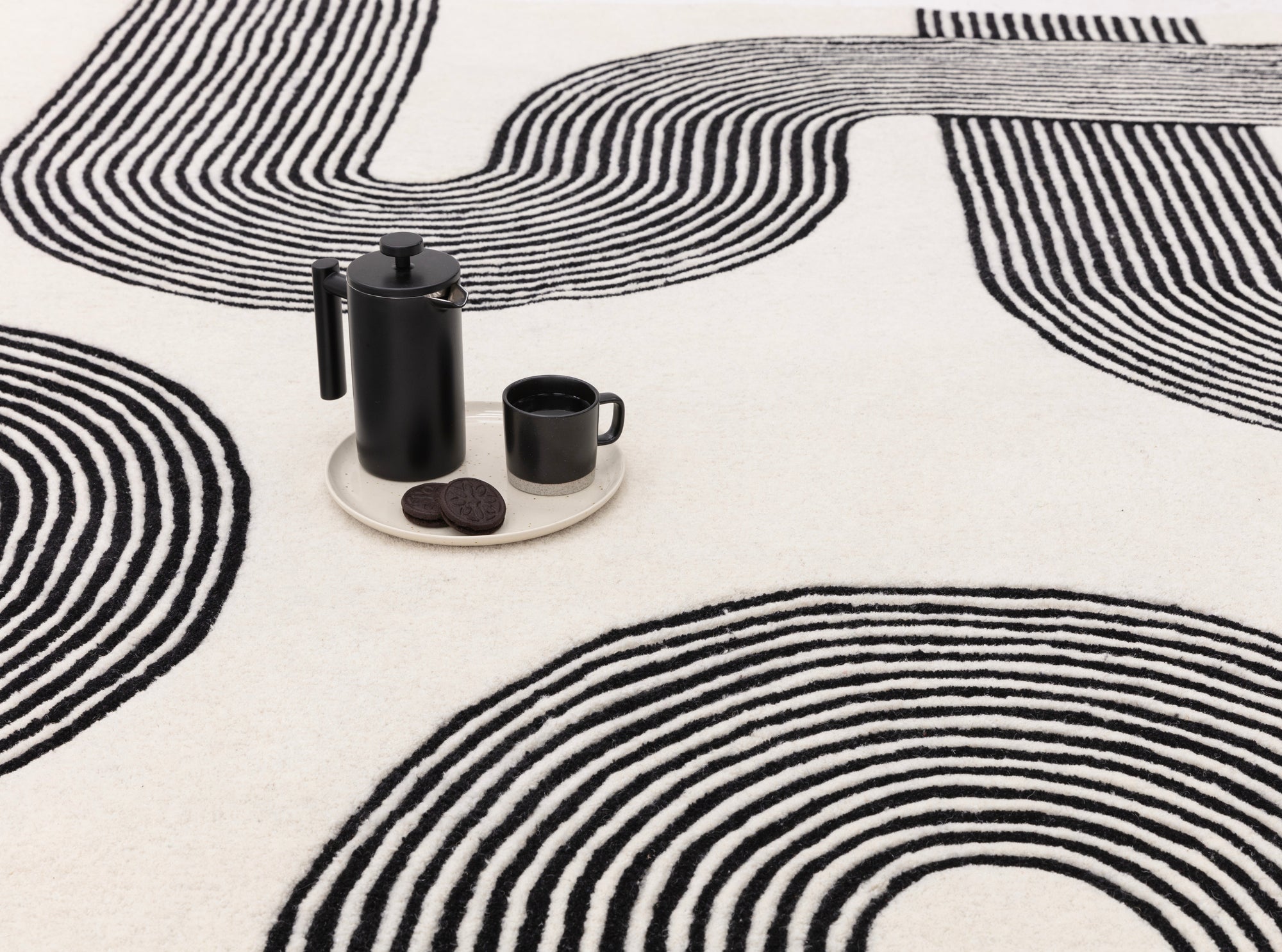 Matrix 87 Arches Black Rug