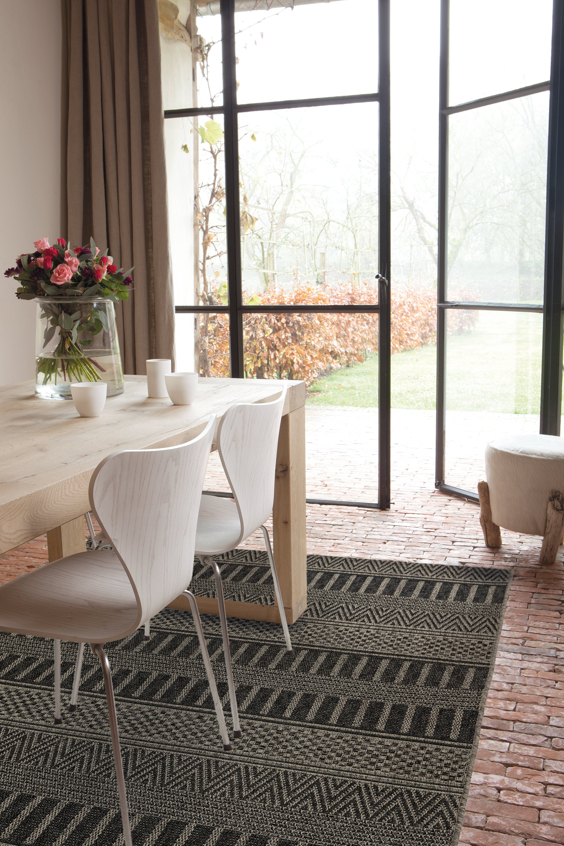 Varanda VA03 Black Stripe Rug