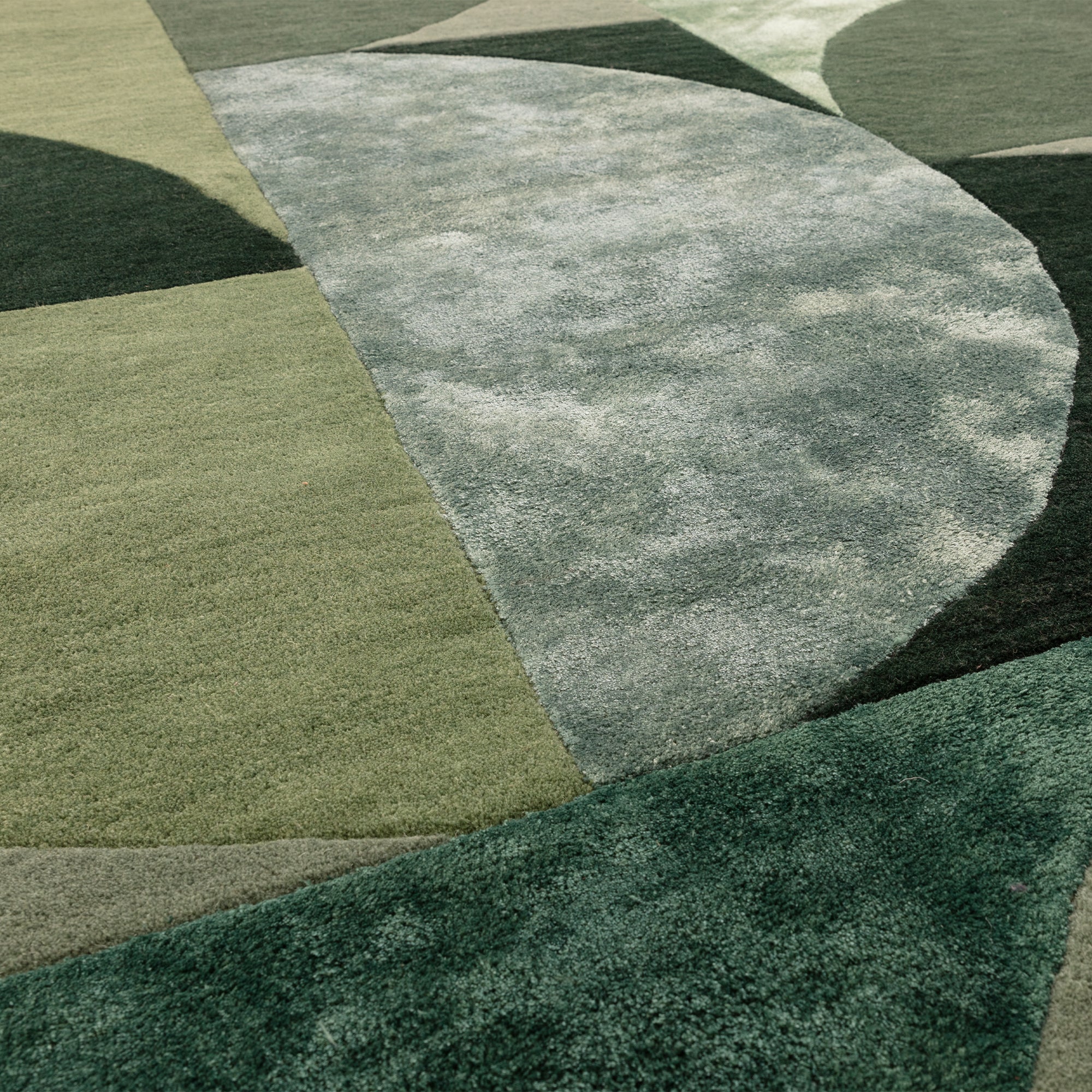 Matrix 75 Oval Forest green rug