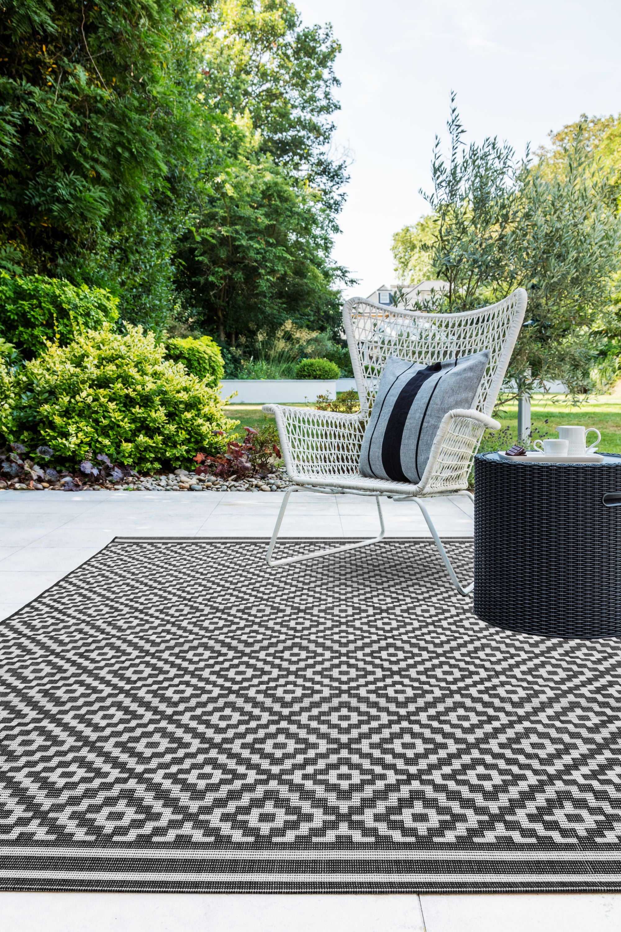 Patio Pat12 Diamond Mono Rug