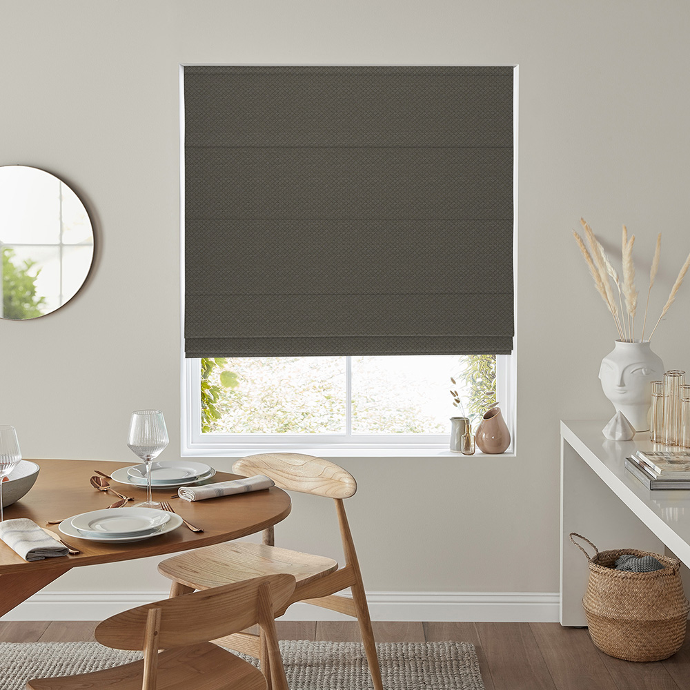 Kristen Biscuit Roman Blind